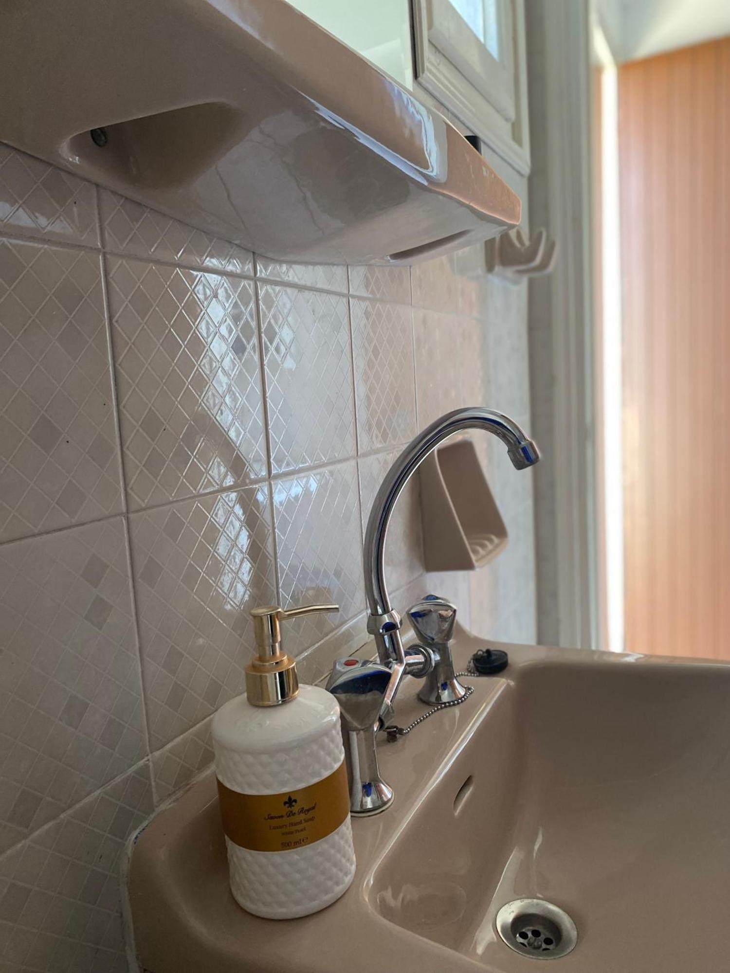 Navy Apartment With Mountain View &Private Parking Vatos Bagian luar foto