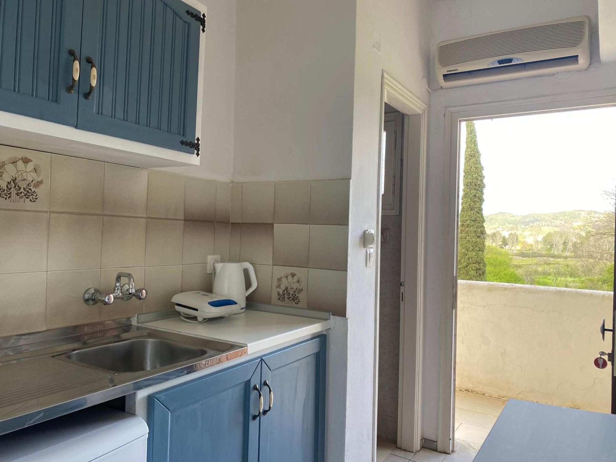Navy Apartment With Mountain View &Private Parking Vatos Bagian luar foto