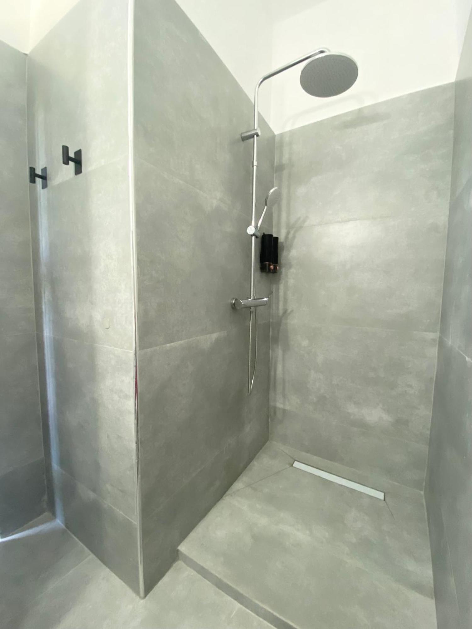 Navy Apartment With Mountain View &Private Parking Vatos Bagian luar foto