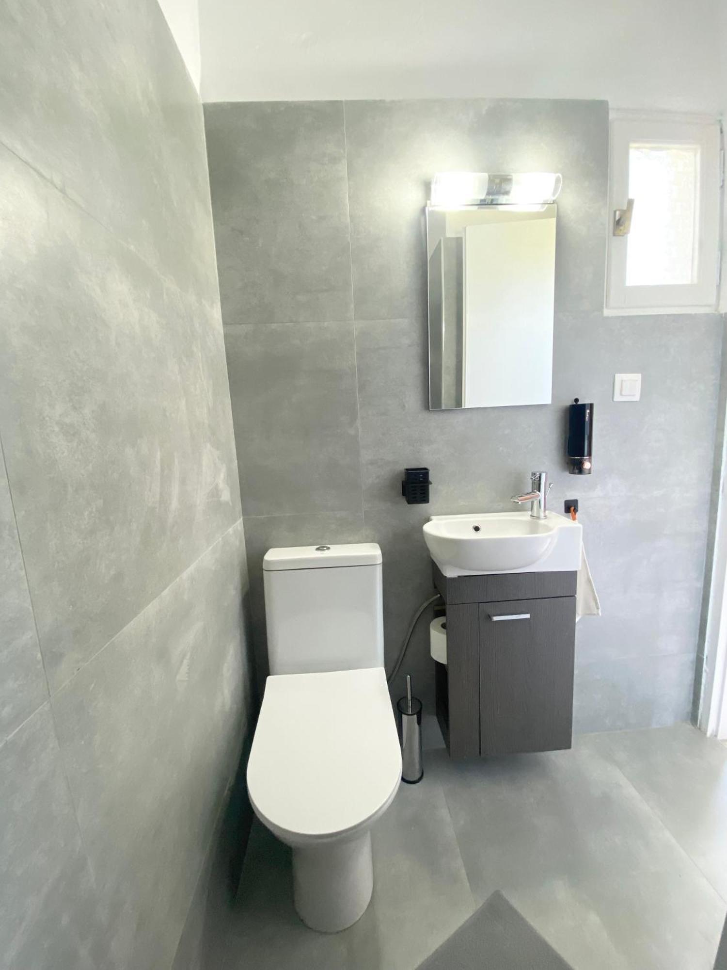 Navy Apartment With Mountain View &Private Parking Vatos Bagian luar foto