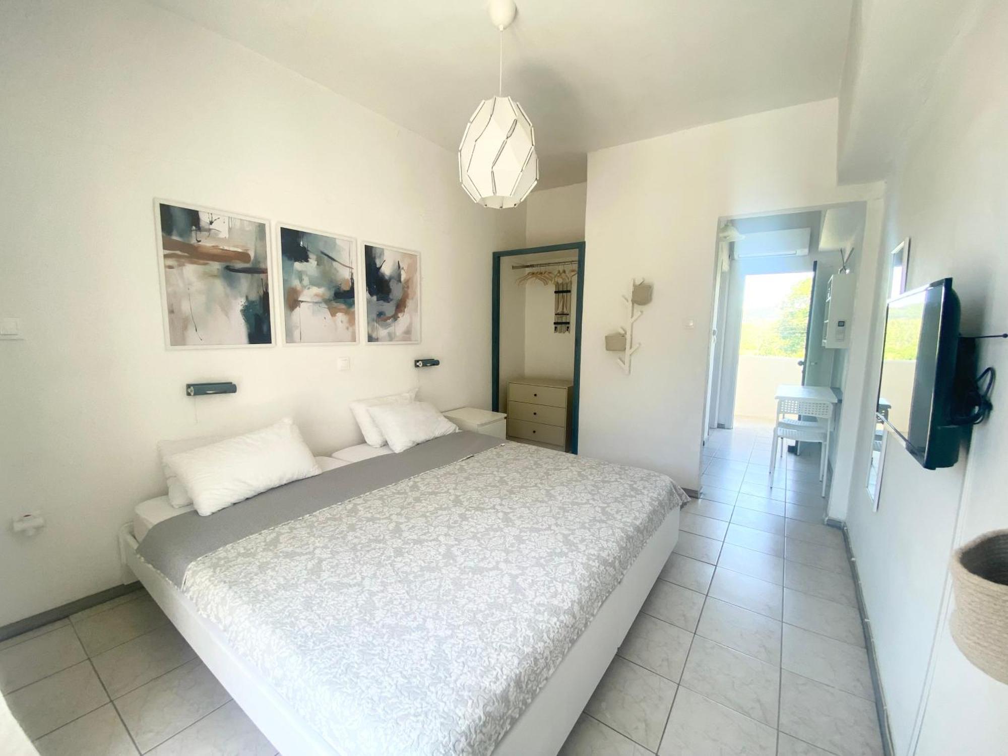 Navy Apartment With Mountain View &Private Parking Vatos Bagian luar foto