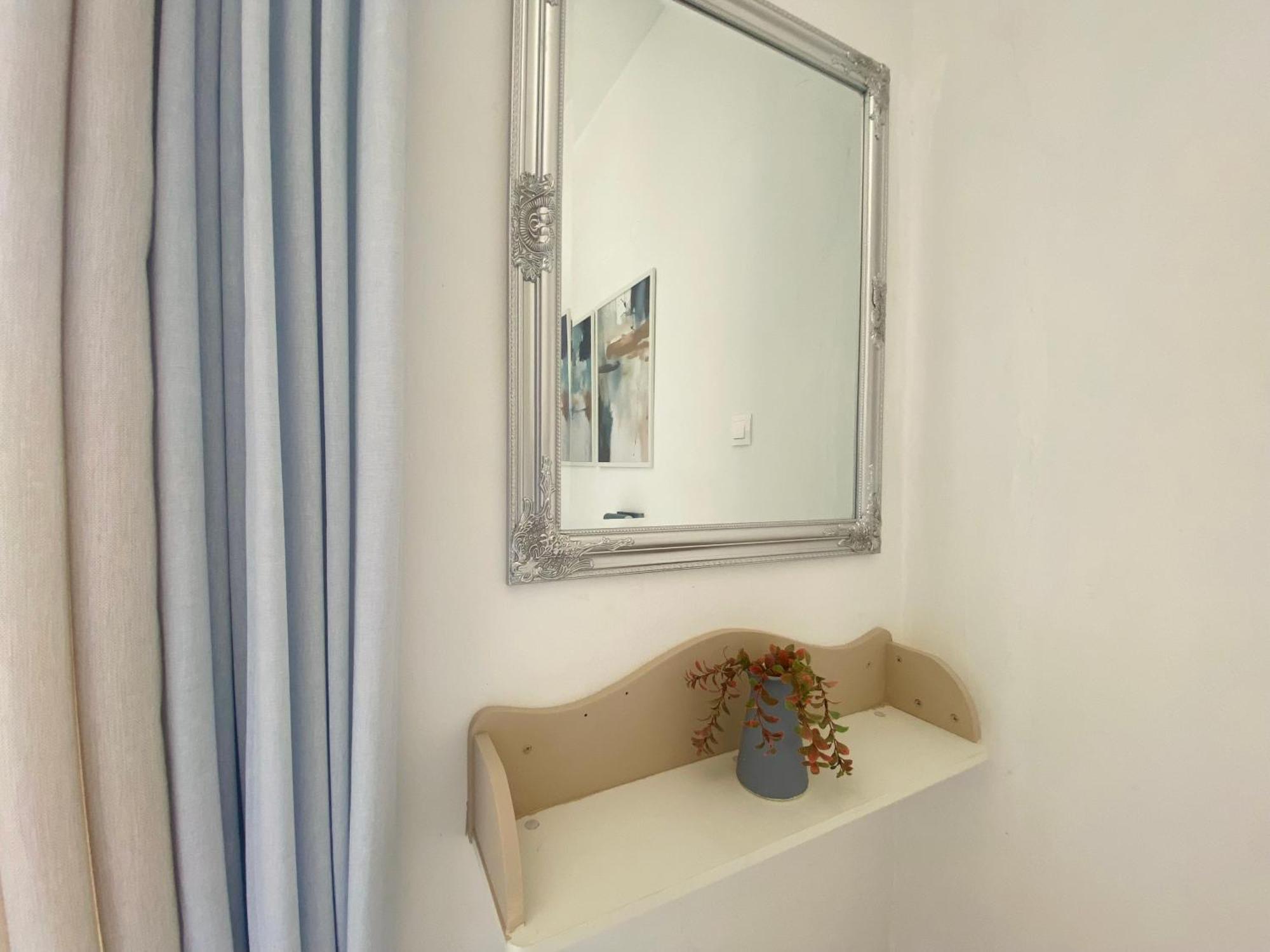 Navy Apartment With Mountain View &Private Parking Vatos Bagian luar foto