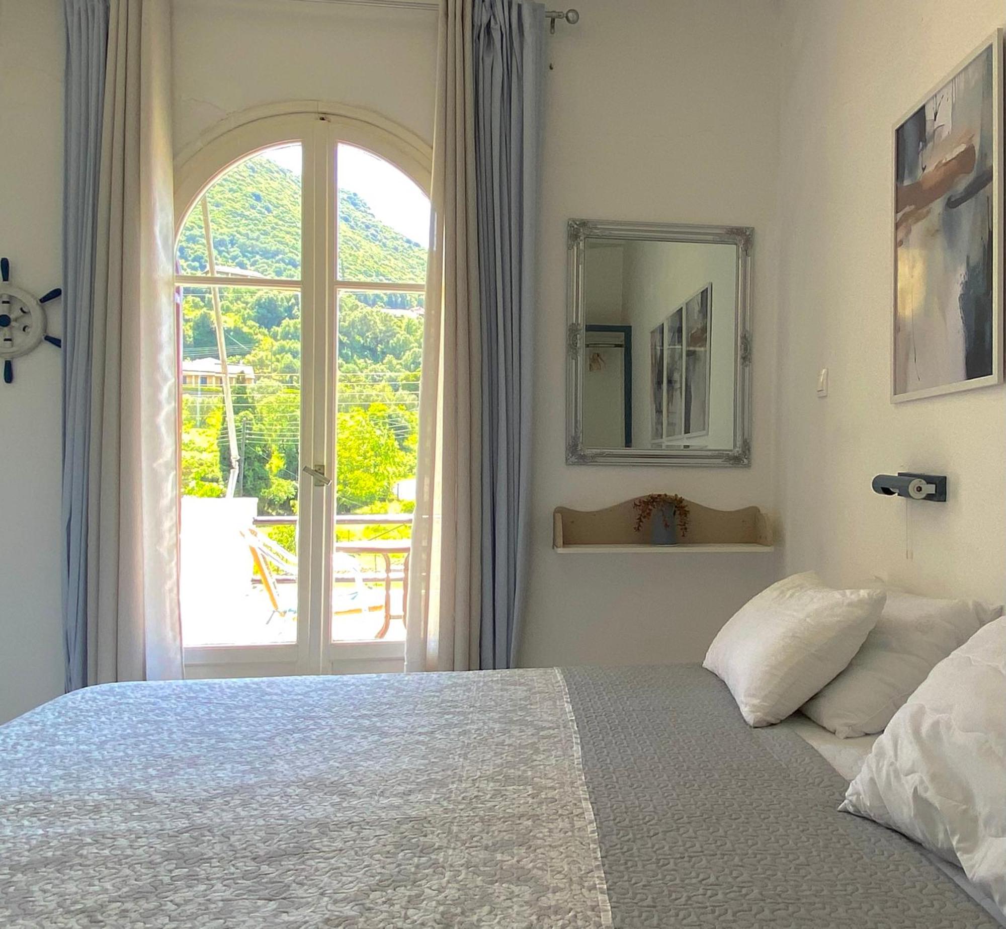 Navy Apartment With Mountain View &Private Parking Vatos Bagian luar foto