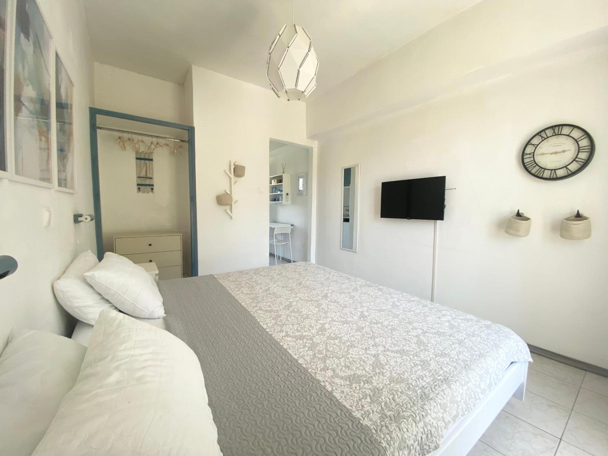 Navy Apartment With Mountain View &Private Parking Vatos Bagian luar foto