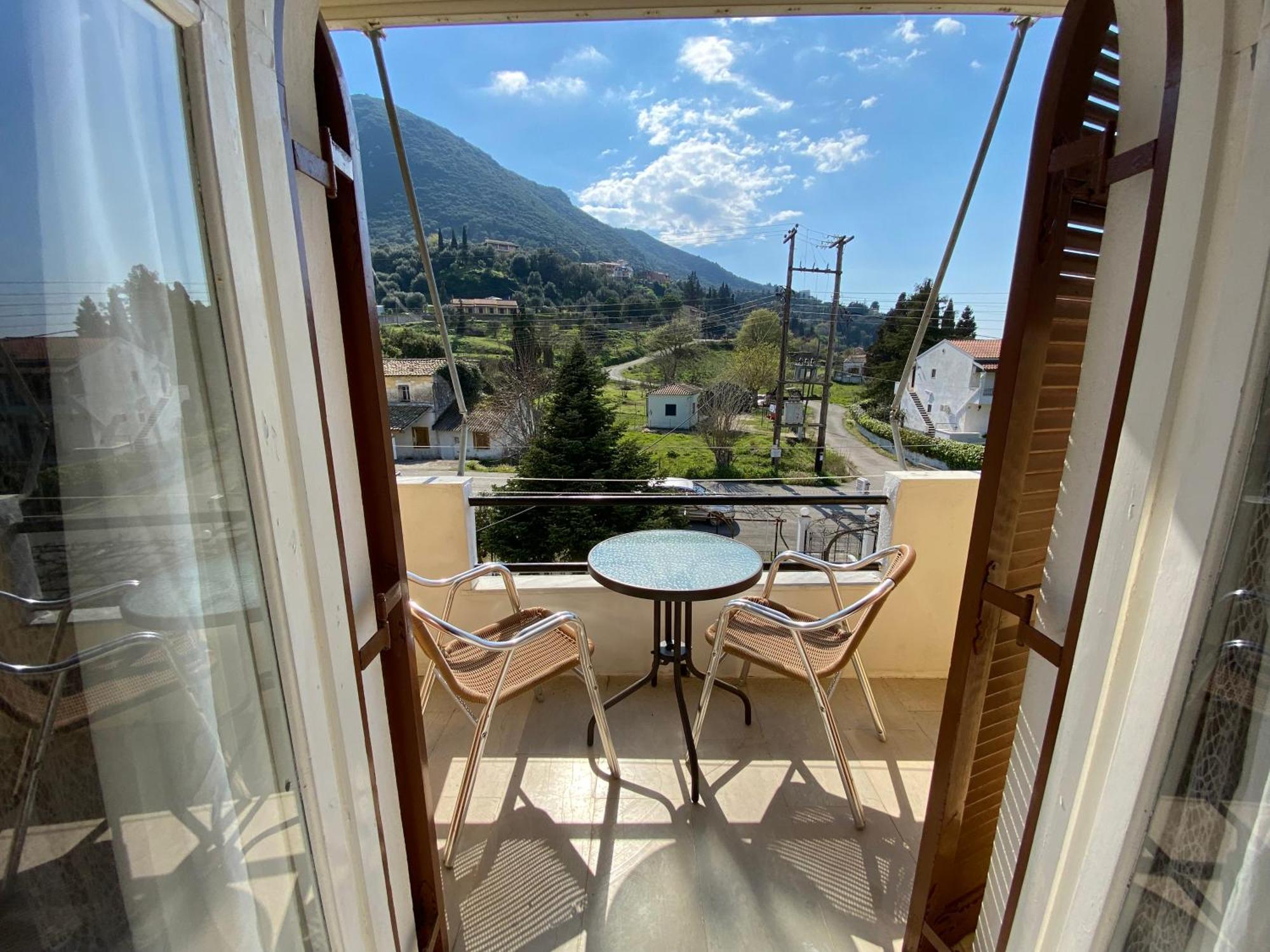Navy Apartment With Mountain View &Private Parking Vatos Bagian luar foto