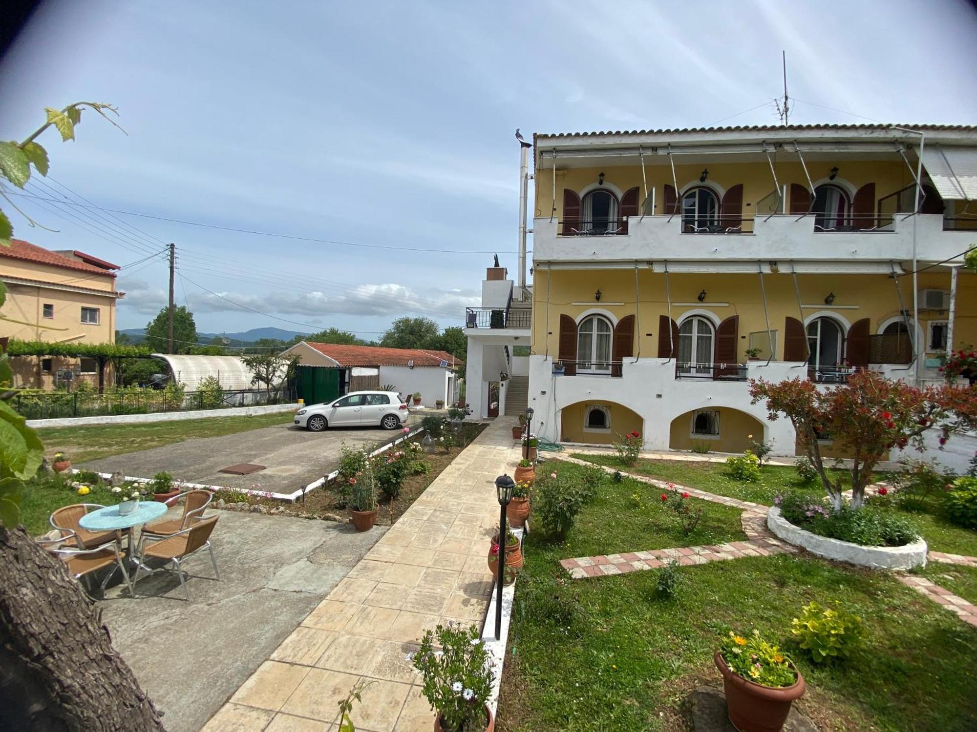 Navy Apartment With Mountain View &Private Parking Vatos Bagian luar foto