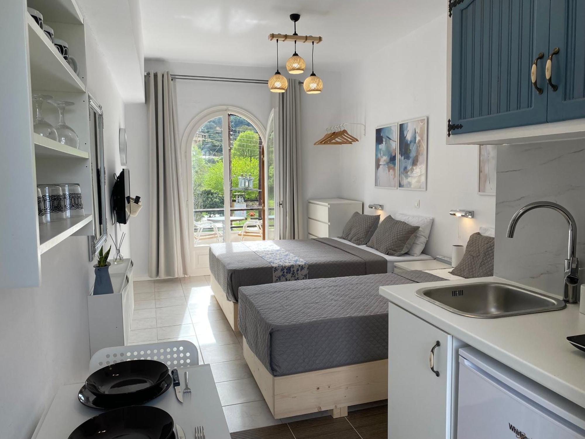 Navy Apartment With Mountain View &Private Parking Vatos Bagian luar foto
