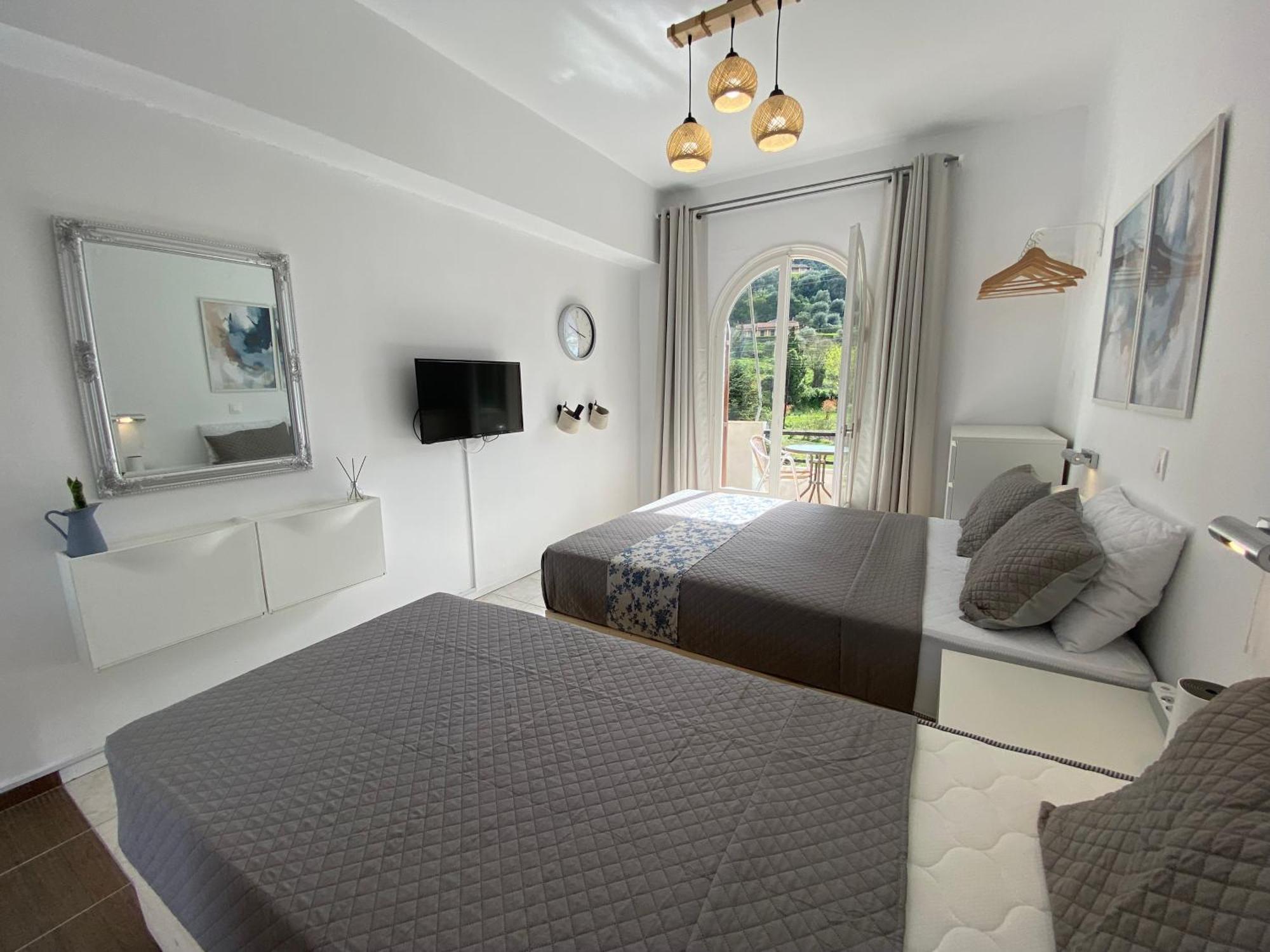 Navy Apartment With Mountain View &Private Parking Vatos Bagian luar foto