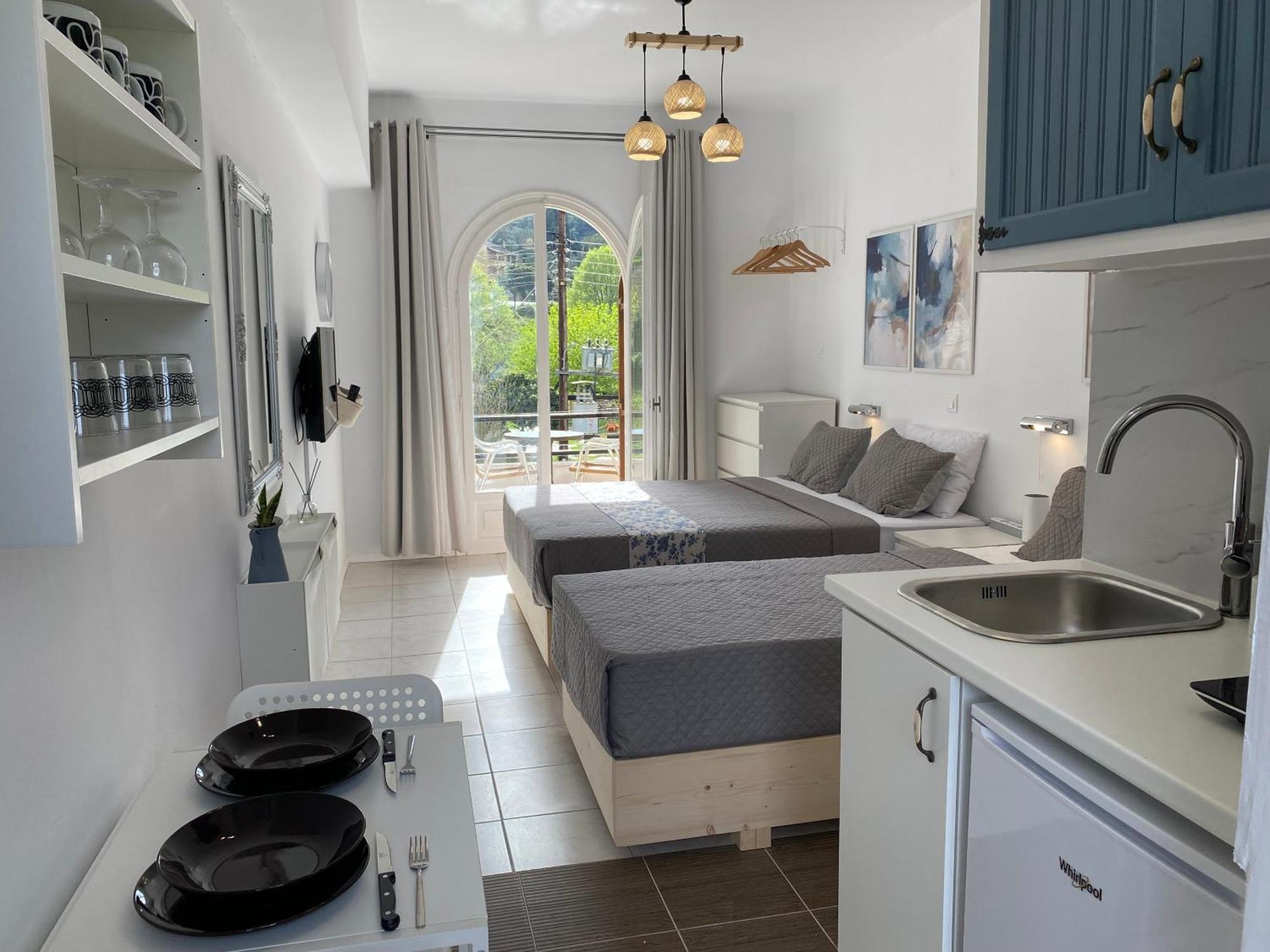 Navy Apartment With Mountain View &Private Parking Vatos Bagian luar foto